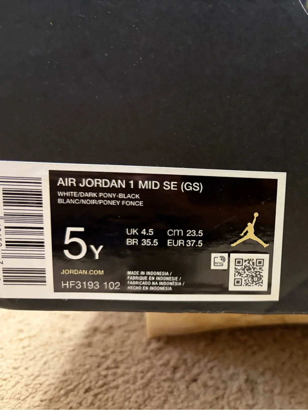 Jordan mid tops